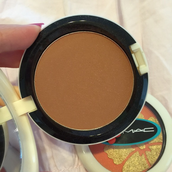 Mac LE Powders - Picture 3 of 4