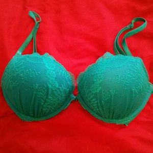 Victoria's Secret Miraculous Pluge Bra