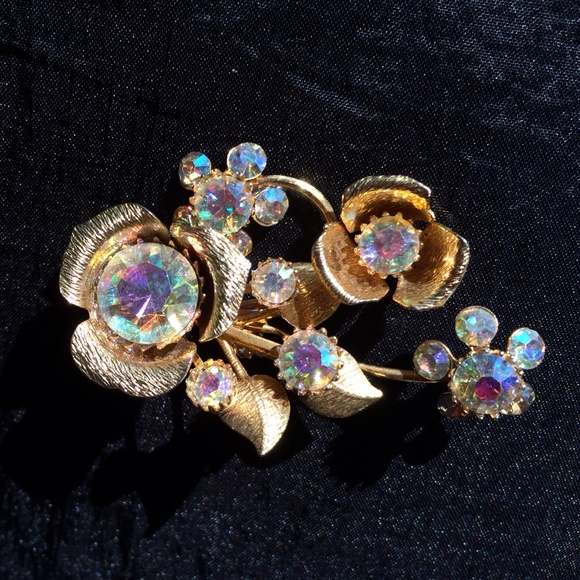 Vintage Gold Tone Brooch with Rhinestones