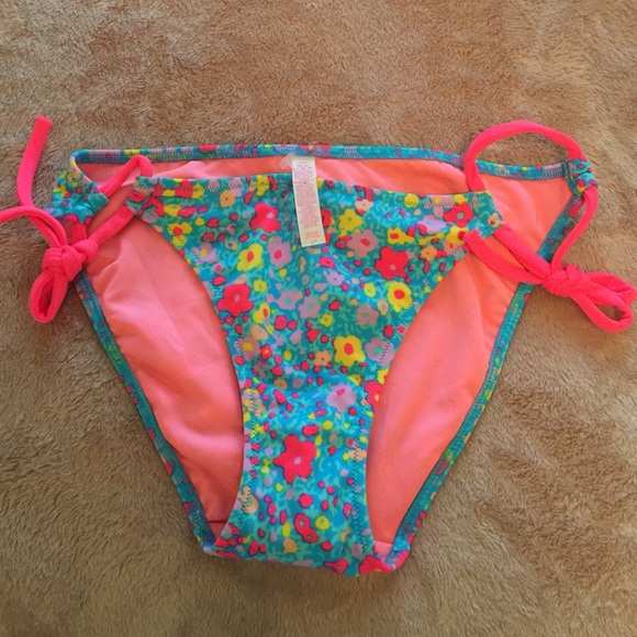 ❗️SOLD❗️Never worn Victoria secret bikini bottoms