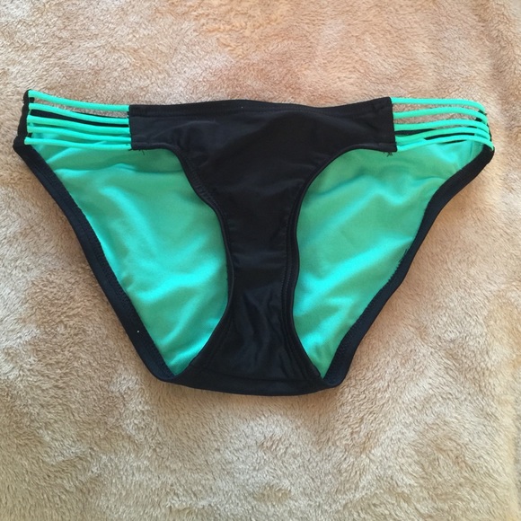❗️SOLD❗️Never worn bikini bottoms
