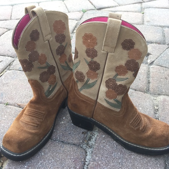 Leather upper sz 8 Ariat boots
