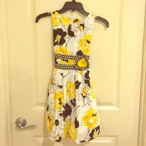 Girls size 8 black, white, and yellow dress.