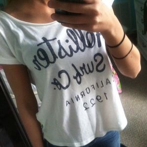 Hollister Loose Graphic Tee Size Small