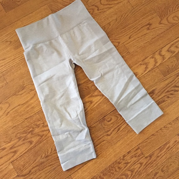 Lululemon crop pants NWOT