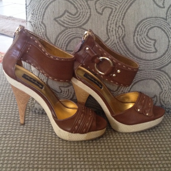 SOLD - Picture 2 of 4