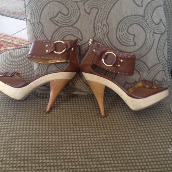 SOLD - Picture 3 of 4