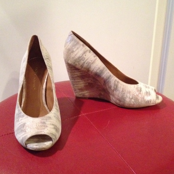 ⬇️white sale⬇️Wedge peep toe shoe