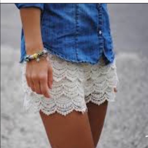 Beige lace shorts 2 LEFT CLEARANCE - Picture 2 of 3