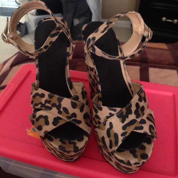 Leopard wedges size 5-1/2 from Target - Picture 2 of 3