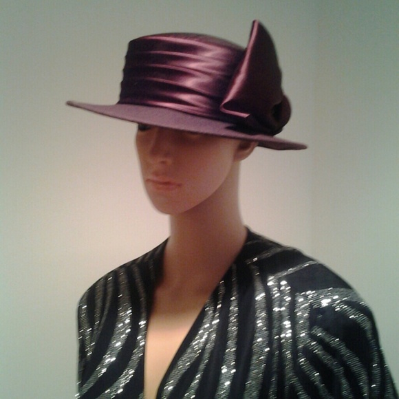 Burgundy satin and wool hat with bow