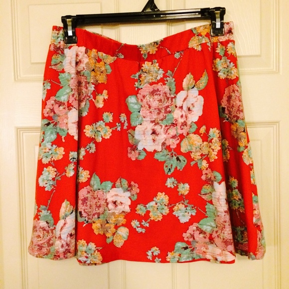 RED FLORAL SKATER SKIRT XXL