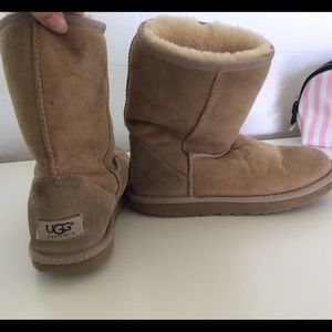 Short tan uggs