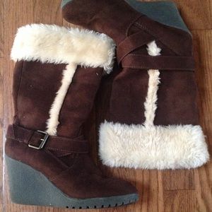 Brown furry winter boot wedges