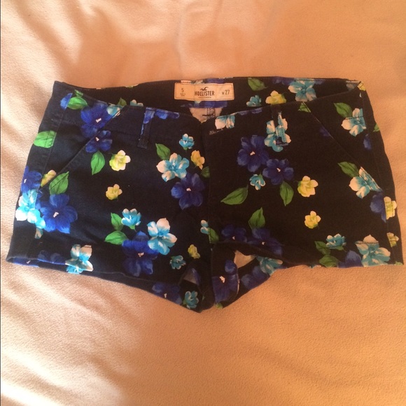 Hollister floral shorts
