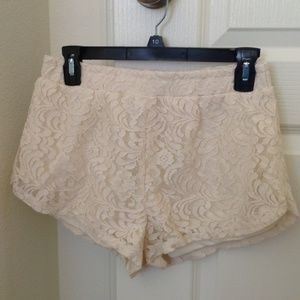 🔴CLEARANCE🔴NWOT lace short - S or M