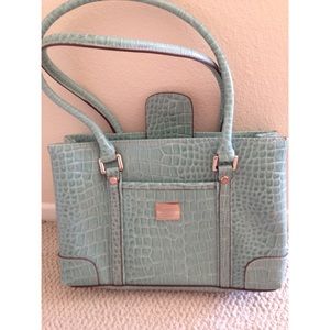NBW LIZ CLAIBORNE MINT GREEN CROC PURSE