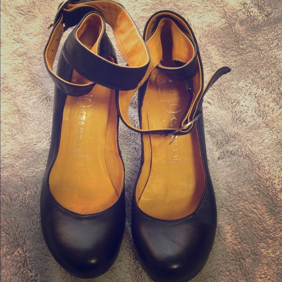Short heel Jeffrey Campbell strap up