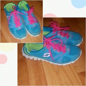 Sketchers flex tennis shoe