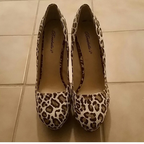 Animal print pumps
