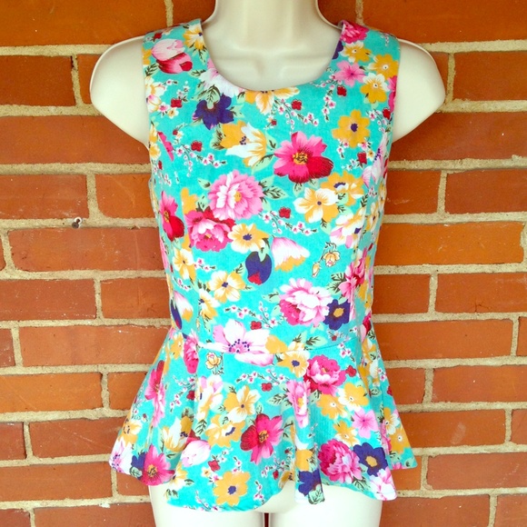 Boutique Tops - Peplum Teal Floral Sleeveless Top Size S