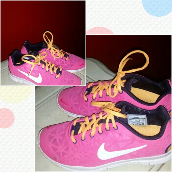 Pink women nike running shoes