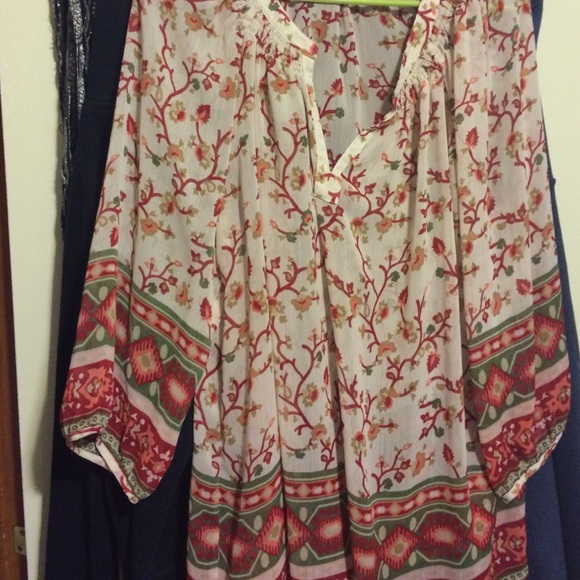 Floral Deep V-neck Blouse w/ Graphic Print