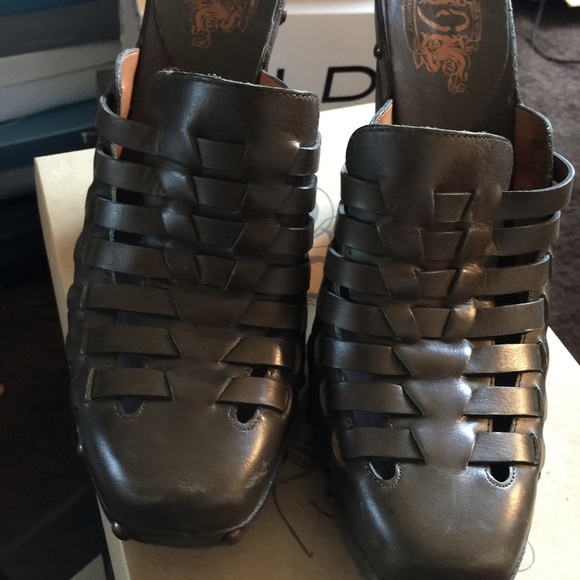 Clogs
