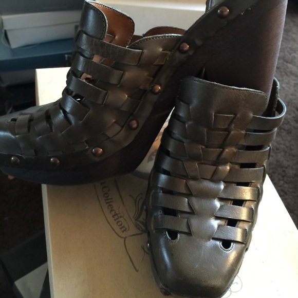 Clogs - Picture 2 of 4