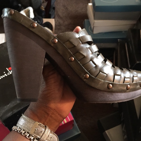 Clogs - Picture 4 of 4