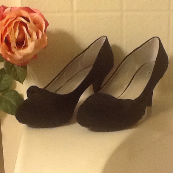 Black Suede 3" pumps