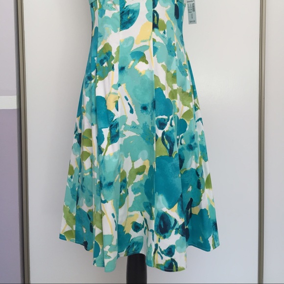 Dress - Picture 2 of 3