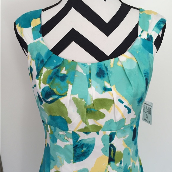 Dress - Picture 3 of 3