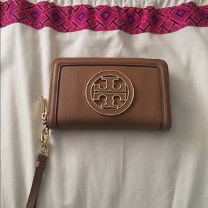 Tory Burch tan wallet