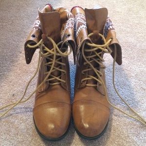 Low tribal fold over combat boots