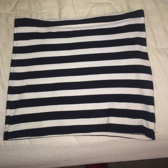 Black and white pencil skirt