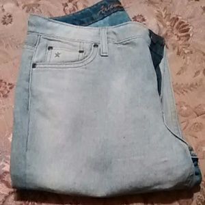 Light wash short jeans!
