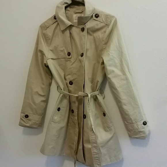 Trenchcoat - Picture 1 of 3