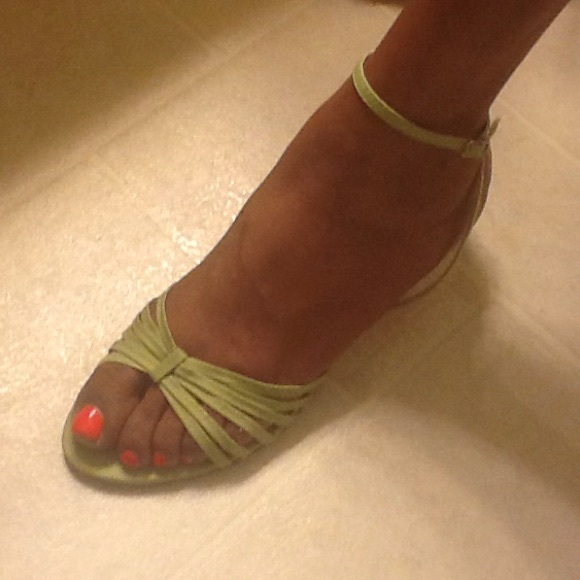 Summer sandal with ankle strap