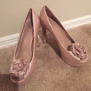Blossom Peep toe pump