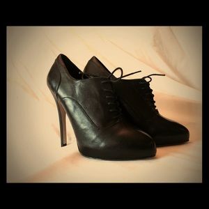 Aldo black Oxford like heels