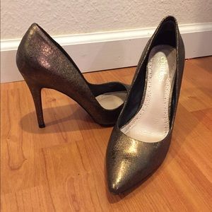 Charles by Charles David Metallic Pump