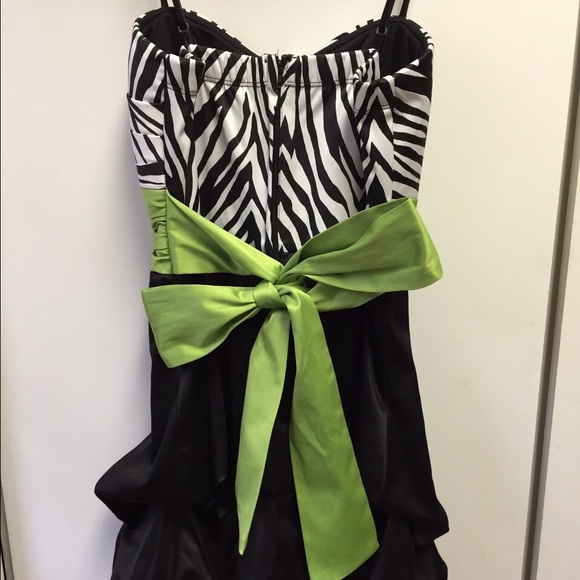 ✅sold - Flirty Fun Cocktail Dress - Picture 2 of 4