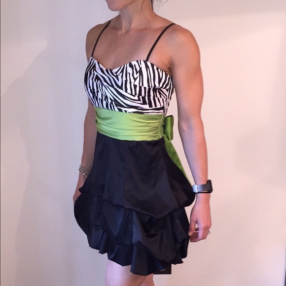 ✅sold - Flirty Fun Cocktail Dress - Picture 3 of 4