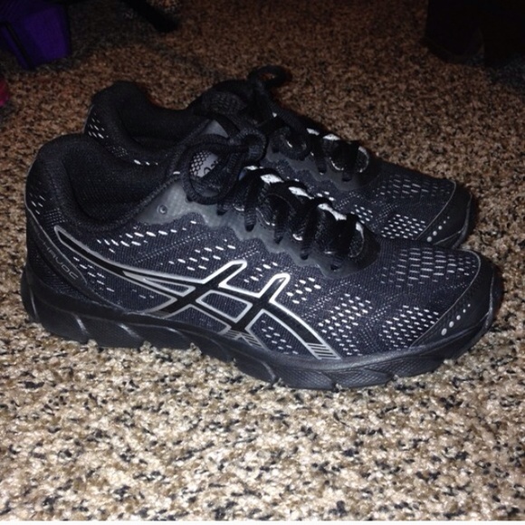 Black asics NWOT