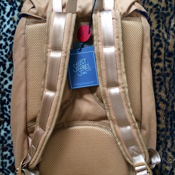 ❌ SOLD ❌ Herschel Little America Backpack 🎒 - Picture 2 of 4