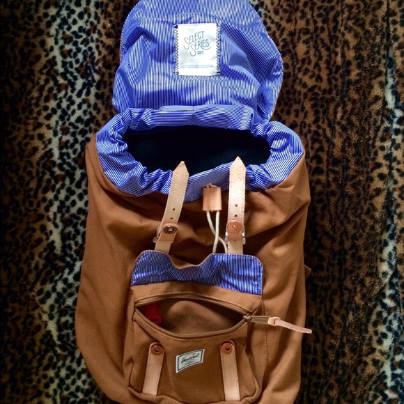 ❌ SOLD ❌ Herschel Little America Backpack 🎒 - Picture 3 of 4