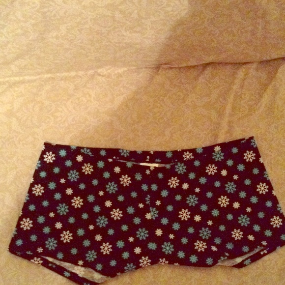 Snowflake shorts