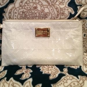🌟SOLD🌟 Michael Kors Clutch/Wristlet✨