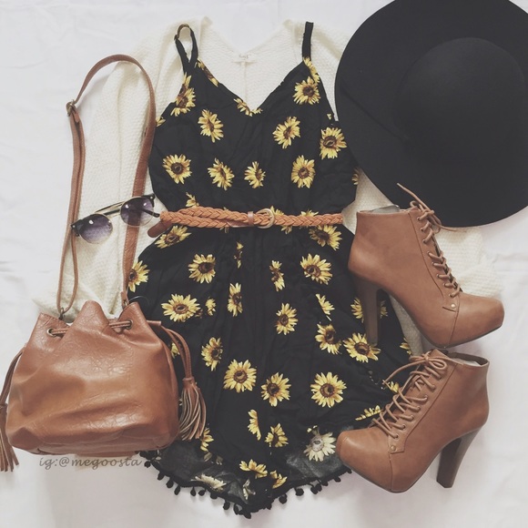 [PO] Sunflower pom pom trim romper
